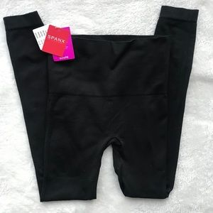 BRAND NEW BLACK SPANX LEGGINGS SIZE SMALL